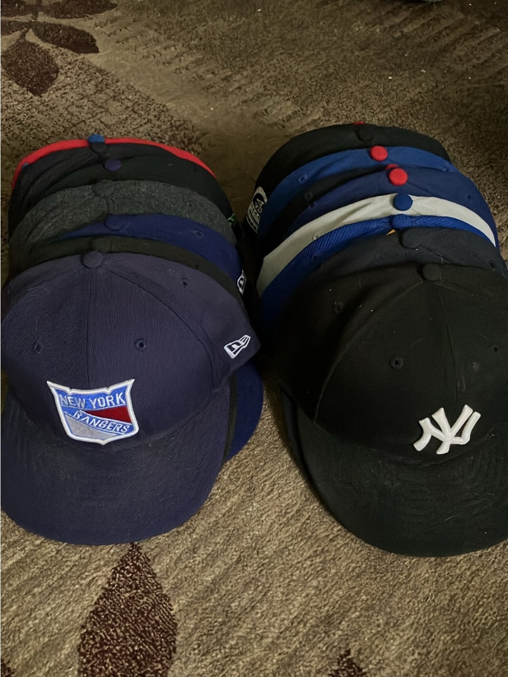 Lot of men’s new era hats